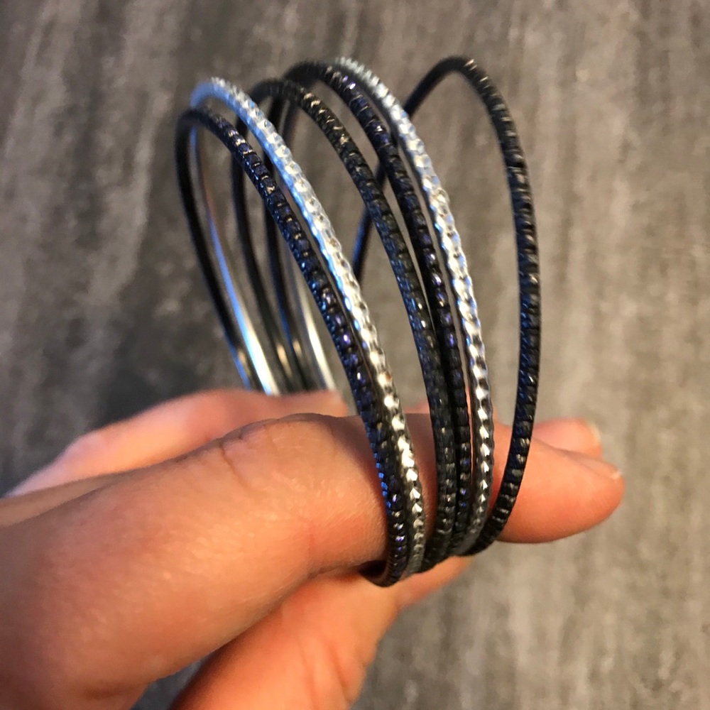 6 bangle bracelets - Picture 2 of 3